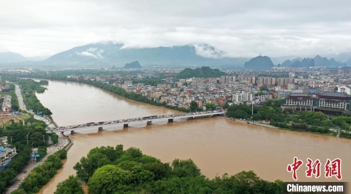 Trung Quốc phát đi cảnh báo mưa lớn màu cam sớm nhất trong gần 10 năm